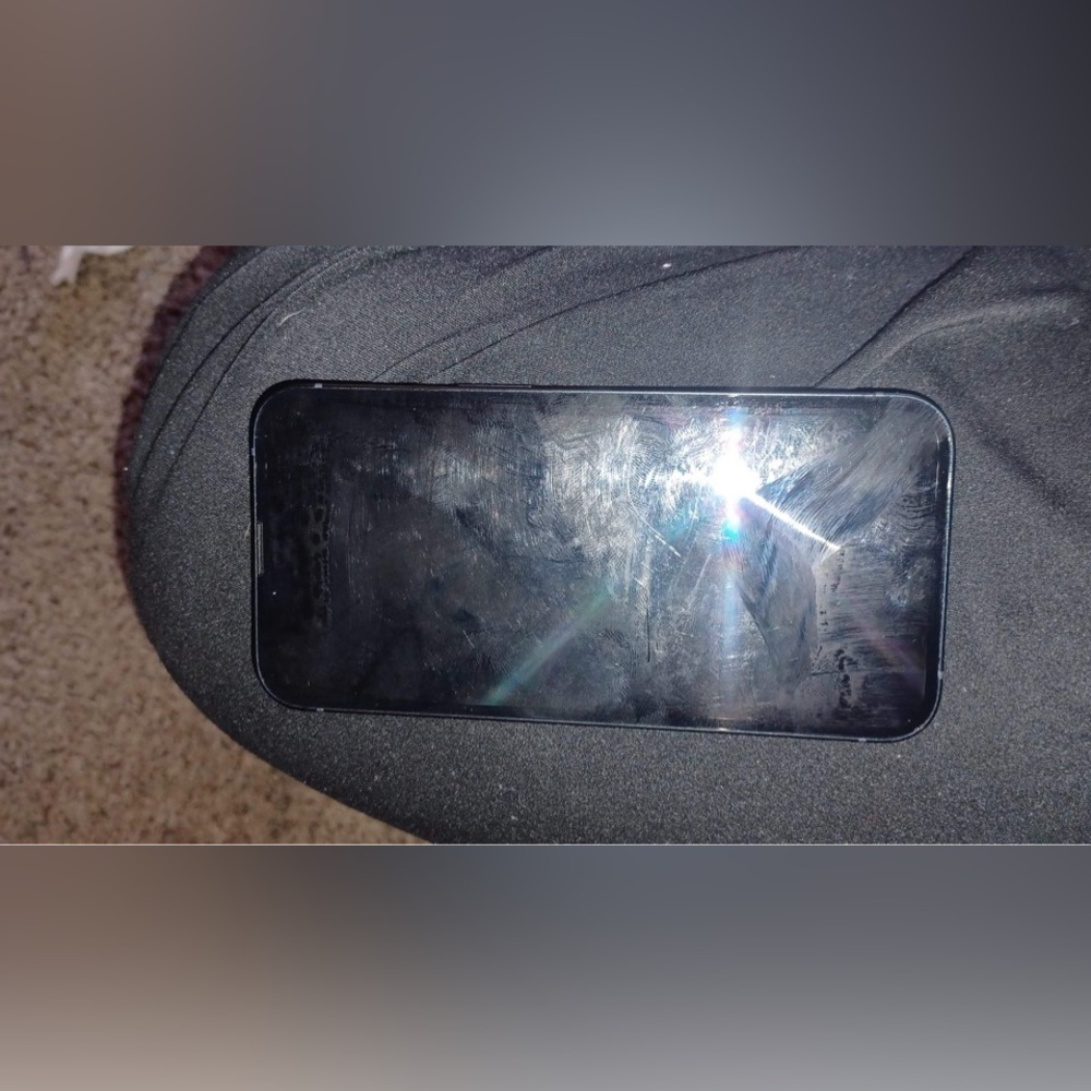 iPhone 13 - Picture 4 of 5